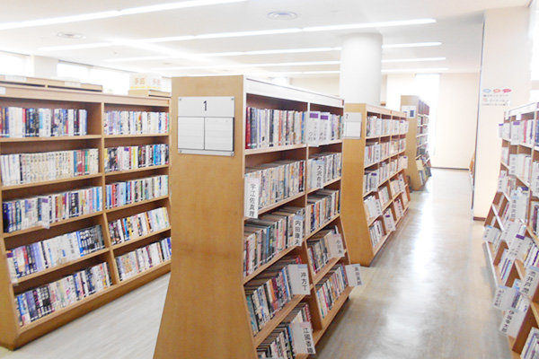 南河内図書館 一般書架